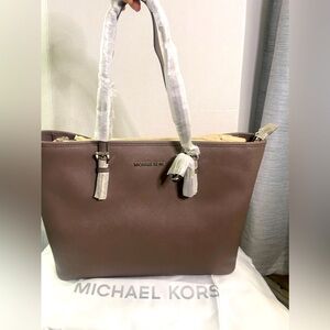 Michael Kors jet set travel MD TZ Multi functional tote color Cinder